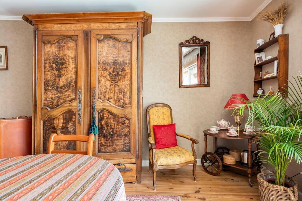 Six Chandelles M'Etaient Comptees Puimoisson Экстерьер фото